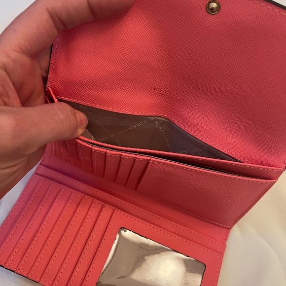 Michael Kors Jet Set Travel Large Trifold Wallet Grapefruit Pink - Picture 8 of 16